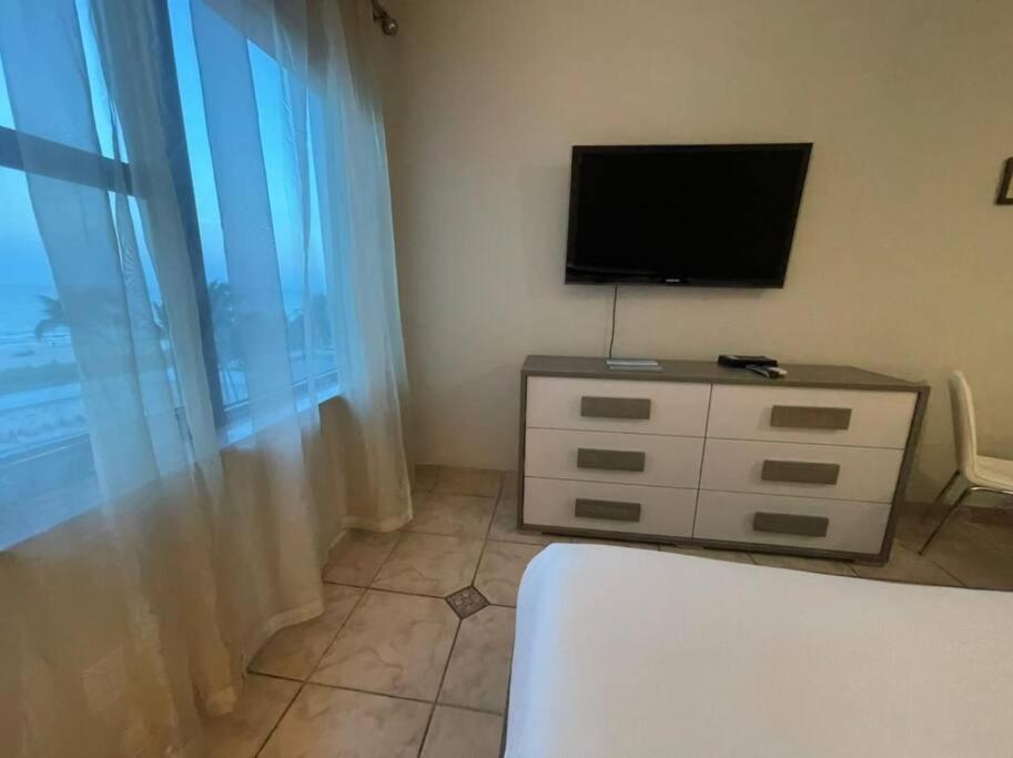 Appartamento Chic Ocean Front Studio! Miami Beach Esterno foto
