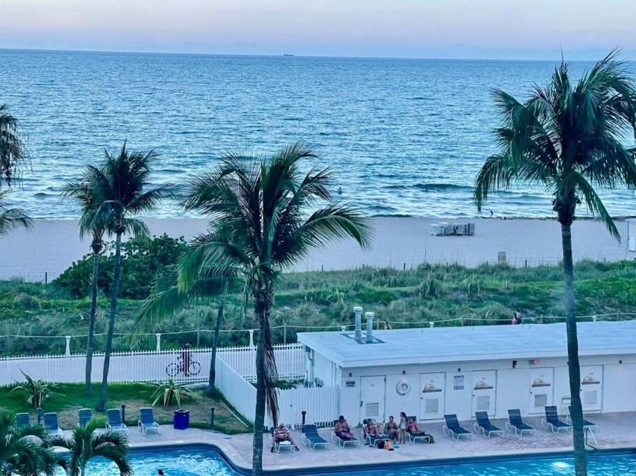 Appartamento Chic Ocean Front Studio! Miami Beach Esterno foto