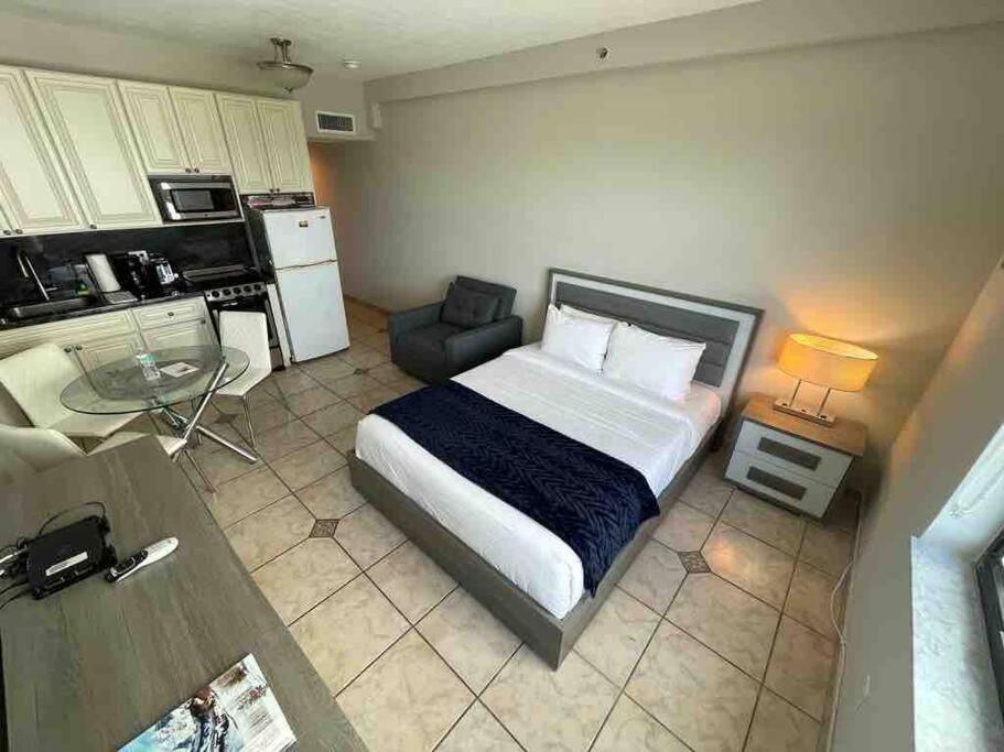 Appartamento Chic Ocean Front Studio! Miami Beach Esterno foto