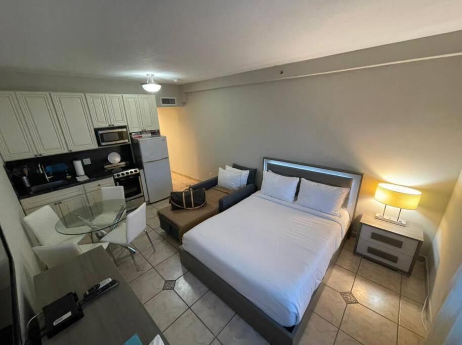 Appartamento Chic Ocean Front Studio! Miami Beach Esterno foto