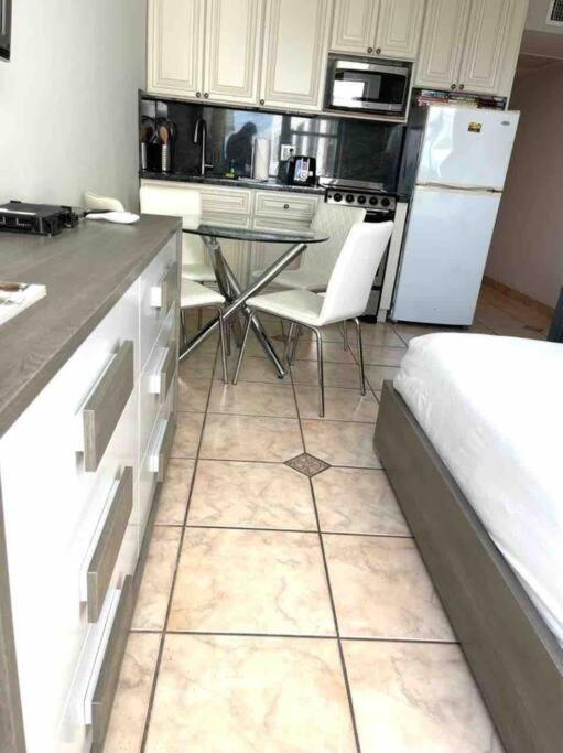 Appartamento Chic Ocean Front Studio! Miami Beach Esterno foto