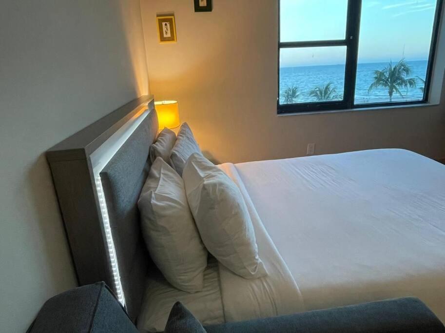 Appartamento Chic Ocean Front Studio! Miami Beach Esterno foto