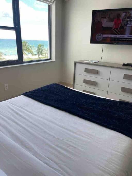 Appartamento Chic Ocean Front Studio! Miami Beach Esterno foto